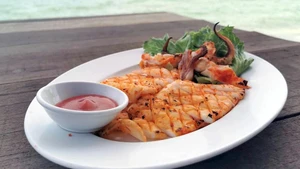 Le muc mot nang est un plat traditionnel originaire de Phan Thiet. Photo : TasteAtlas.