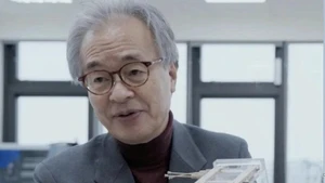 Le professeur Takehiko Kitamori est codirecteur du Laboratoire clé de recherche sur les matériaux avancés appliqués au développement vert, rattaché à l’Université nationale de Hanoï.