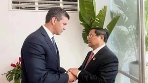 À l'occasion de sa participation au sommet du G20 à Rio de Janeiro (Brésil), le Premier ministre Pham Minh Chinh (droite) a rencontré le 19 novembre 2024 le président paraguayen Santiago Pena. Photo : VNA.
