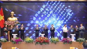 Le Premier ministre Pham Minh Chinh préside le lancement du Portail juridique national, accessible à l'adresse https://phapluat.gov.vn. Photo : VGP.