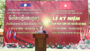 L’ambassadeur Nguyen Minh Tam prononce un discours lors de la cérémonie. Photo : Hai Tien.
