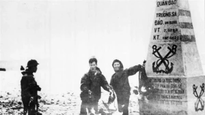 Soldats des forces spéciales navales du commando 126 libérant l'île d'An Bang dans l'archipel de Trường Sa, le 28 avril 1975. Photo d'archives : VNA.