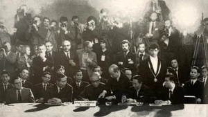 La cérémonie de paraphe des Accords de Paris au Centre de conférences internationales, rue Kléber, France, le 23 janvier 1973.