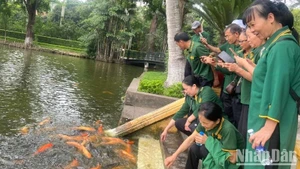 Des milliers de visiteurs affluent au site commémoratif du Président Hô Chi Minh