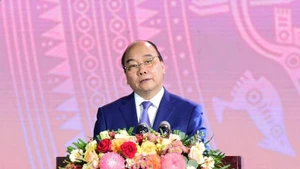 Le Président Nguyên Xuân Phuc prend la parole lors de la cérémonie. Photo : NDEL.