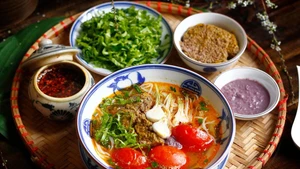 Le bún riêu traditionnel. Photo ; internet 