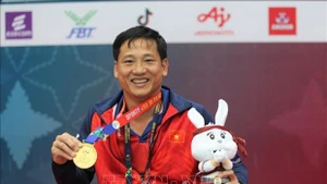 Le Vietnamien Nguyên Hoàng Nha remporte la médaille d'or du 100 m dos masculin dans la catégorie S7. Photo: VNA