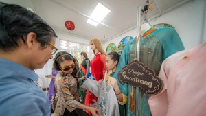 Le savoir-faire de la couture et du port de l’ao dai de Hue inscrit sur la liste du patrimoine culturel immatériel national. Photo: toquoc.vn