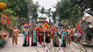 Le groupe du chant Cheo tau Tong Goi. Photo: Service de la Culture et des Sports