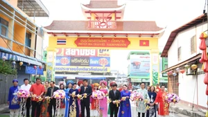 La cérémonie de lancement de la rue gastronomique culturelle thaïlandaise-vietnamienne. Photo : VNA.