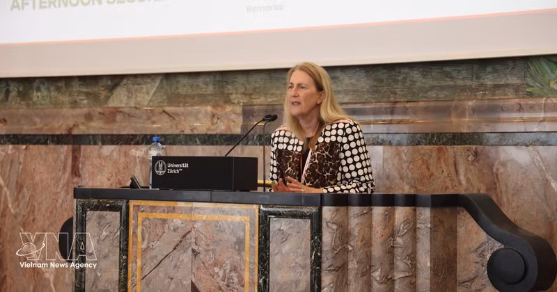 La directrice du Secrétariat d’État suisse à l’économie, Hélène Budliger Artieda. Photo : VNA 