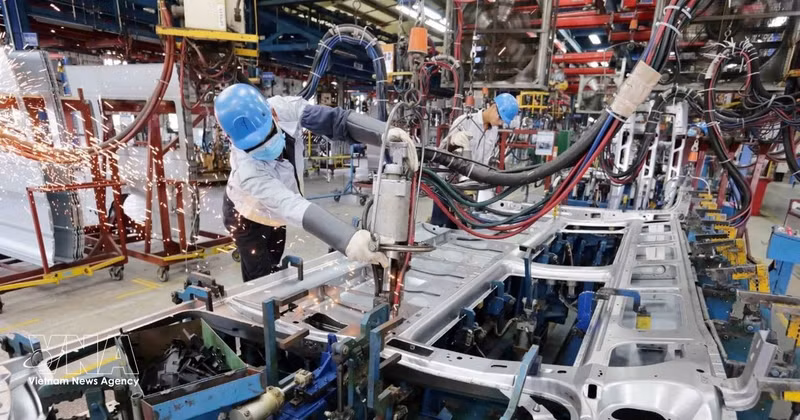 Production automobile à l’usine de Ford Vietnam, coentreprise entre Ford Motor Company, grand constructeur automobile américain, et la société Song Cong Diesel. Photo : VNA 
