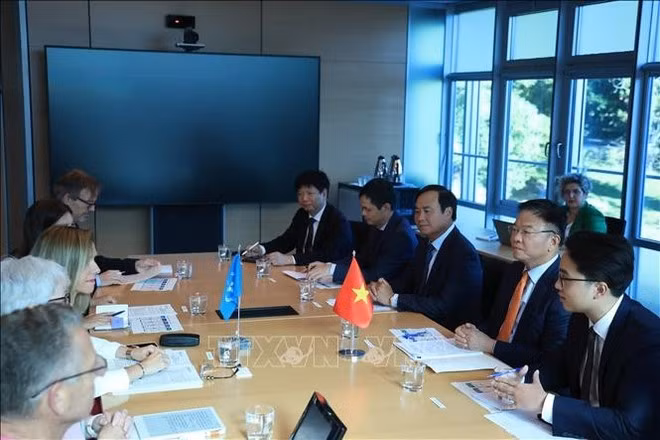 Le vice-Premier ministre Le Thanh Long travaille avec l’Organisation météorologique mondiale (OMM). Photo : VNA. 