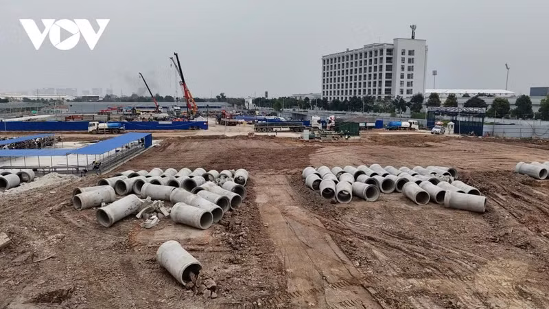 Inscrit dans le complexe sportif de la Sécurité publique, ce projet est appelé à devenir une infrastructure majeure, au service du développement du sport de haut niveau au Vietnam.