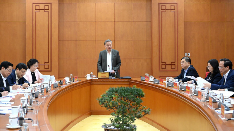 Le secrétaire général du Parti To Lam prend la parole lors de la séance de travail. Photo : NDEL 