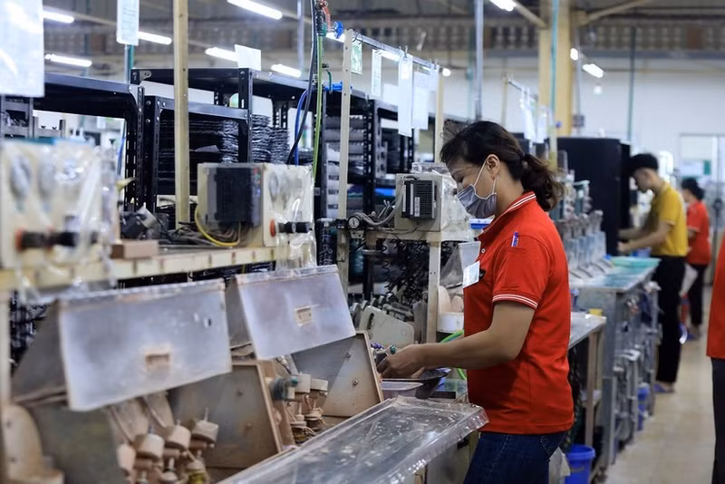 La Banque asiatique de développement (BAD) et HDBank signent un accord de prêt de 100 millions de dollars destiné à soutenir les entreprises dirigées par des femmes. Photo : Vietnam+ 