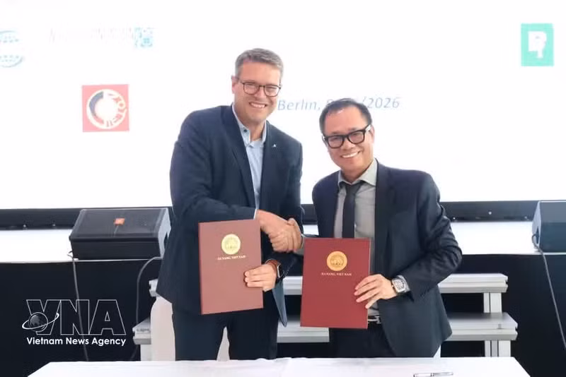 Signature du protocole d'accord entre la DSEZA et la société ASCO Industries N.V. Photo: VNA