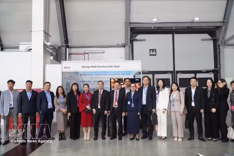Les représentants de la province de Quang Ninh lors de l'événement. Photo: VNA 