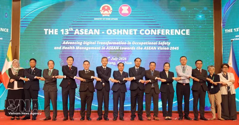 Délégués à la 13e Conférence du Réseau de l'ASEAN pour la sécurité et la santé au travail (ASEAN-OSHNET). Photo: VNA 