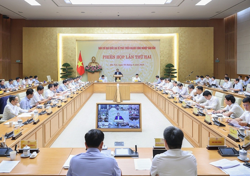 La deuxième réunion du Comité de pilotage national a évalué la mise en œuvre des conclusions de sa première session et défini les prochaines actions pour stimuler le développement de l’industrie des semi-conducteurs. Photo : VGP.