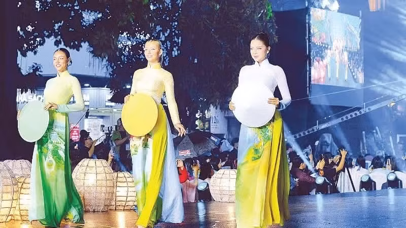 Le Festival de l’Ao dai constitue un événement touristique phare de Hô Chi Minh-Ville au premier trimestre 2026. (Photo : The Anh)