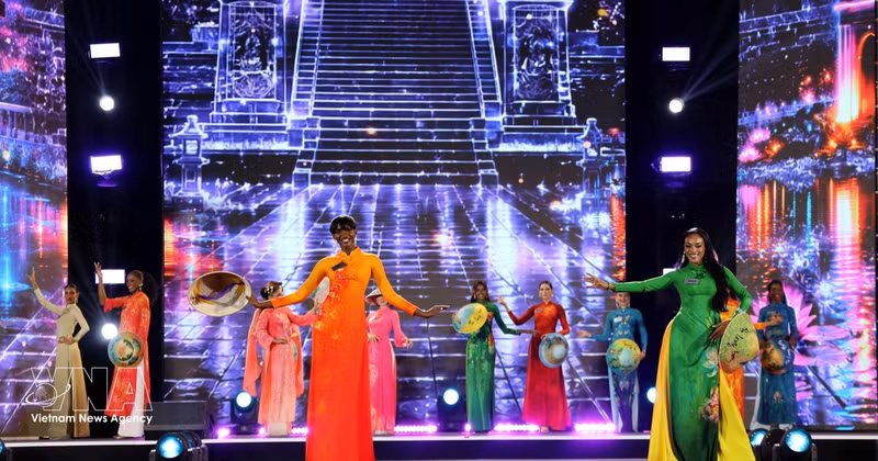 La cérémonie d’ouverture du concours Miss Monde 2026 s’est officiellement tenue le 12 août sur la place Halong Marina, dans le quartier de Bai Chay, province de Quang Ninh. Photo : VNA. 