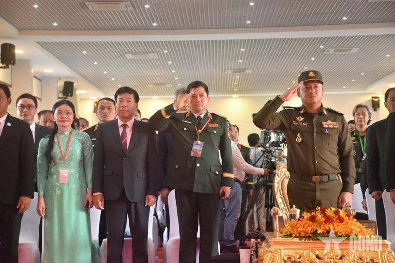 Les délégués vietnamiens lors de la cérémonie. Photo : qdnd.vn 