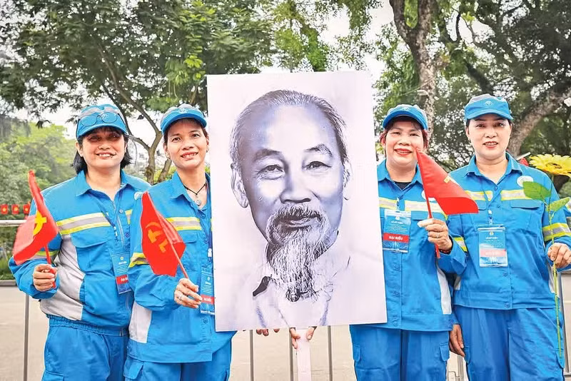L’étude et la mise en pratique de la pensée, de la morale et du style de Hô Chi Minh ne se résument pas à des slogans ; elles prennent vie au quotidien dans les ateliers et les usines, à travers les initiatives et les idées innovantes des travailleurs.