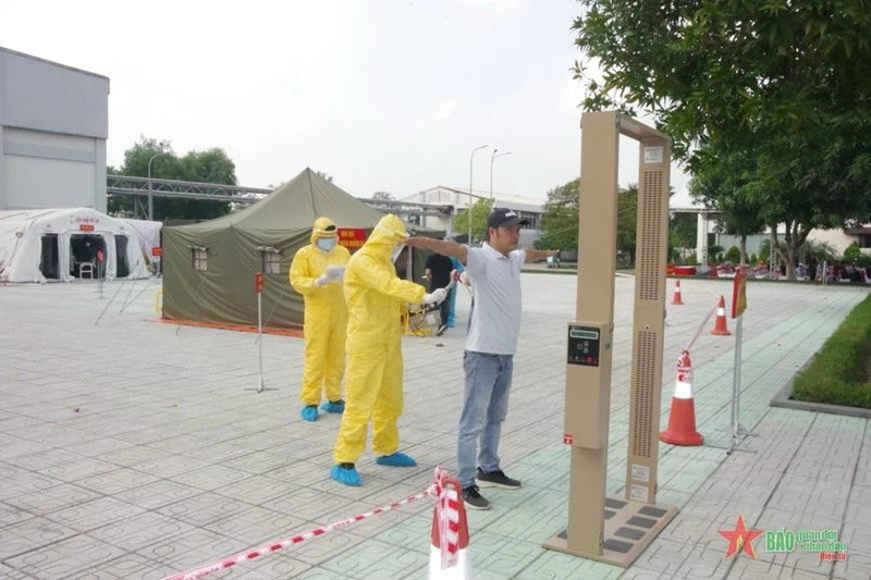 Lors de l'exercice de réponse aux incidents radiologiques et nucléaires organisé par l'Institut militaire de médecine radiologique et d'oncologie, le Département de médecine militaire (Département général de la logistique), en coordination avec le Comité populaire de Hanoi à la fin de 2023. Photo : qdnd.vn 