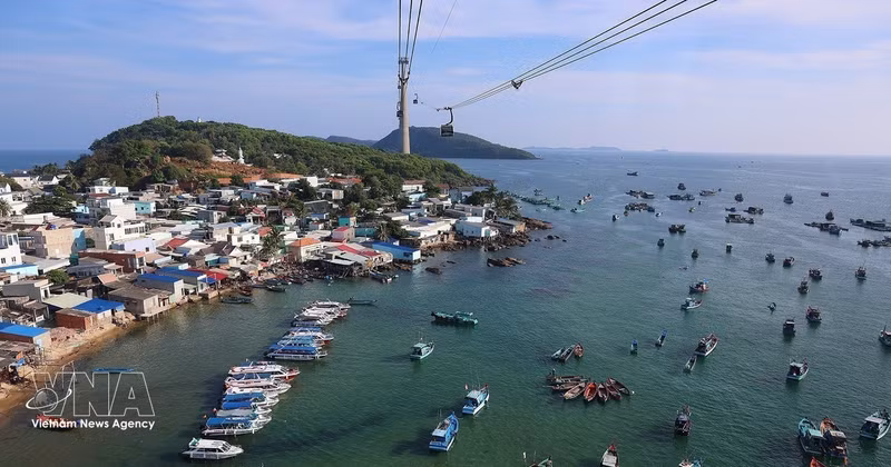 Vue d'en haut du village de pêche sur l'îlot Thom de Phu Quoc. Photo: VNA 
