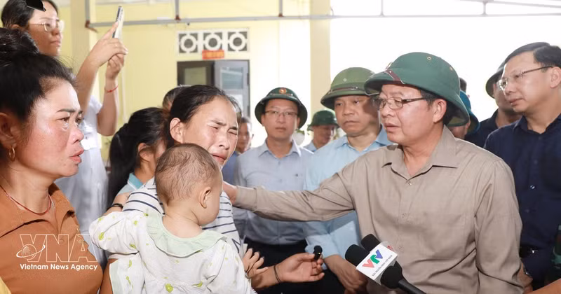 Un vice-Premier ministre inspecte les travaux de reconstruction après les inondations à Muong Than