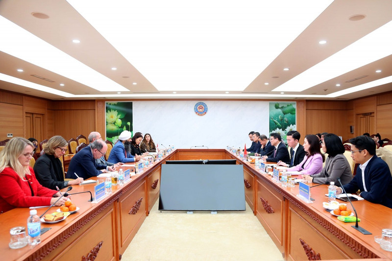 Le vice-ministre vietnamien des Finances Tran Quoc Phuong a eu en entretien avec le ministre canadien du Développement international et des Affaires mondiales Randeep Sarai, mardi à Hanoï.