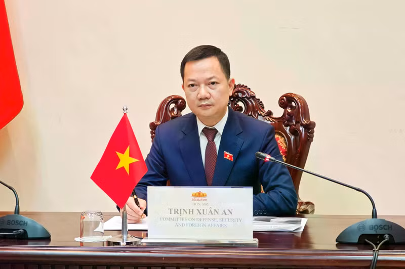 Le député à plein temps à l'Assemblée nationale, membre de la commission de la défense, de la sécurité et des affaires étrangères et vice-président du Groupe des jeunes députés de l’Assemblée nationale vietnamienne de la 15e législature, Trinh Xuân An. Photo : daibieunhandan 