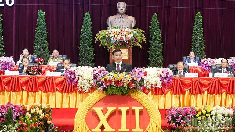 Le secrétaire général du Comité central du LPRP et président du Laos, Thongloun Sisoulith, prend la parole lors de la cérémonie d'ouverture du 12e Congrès national du Parti révolutionnaire populaire lao (LPRP) à Vientiane, le matin du 6 janvier. Photo : NDEL. 