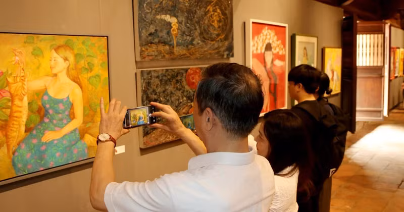 La deuxième exposition internationale « Femmes peignant des femmes » se tient du 11 au 19 avril au Temple de la Littérature.