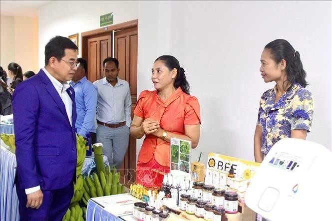 Des produits présentés lors du séminaire. Photo : VNA. 
