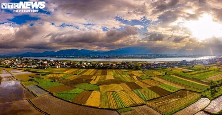 Avec l’émergence du tourisme communautaire autour du village maraîcher de Thuan Nghia, ces demeures anciennes sont devenues des éléments phares du circuit, reliant production agricole, culture et mémoire historique.