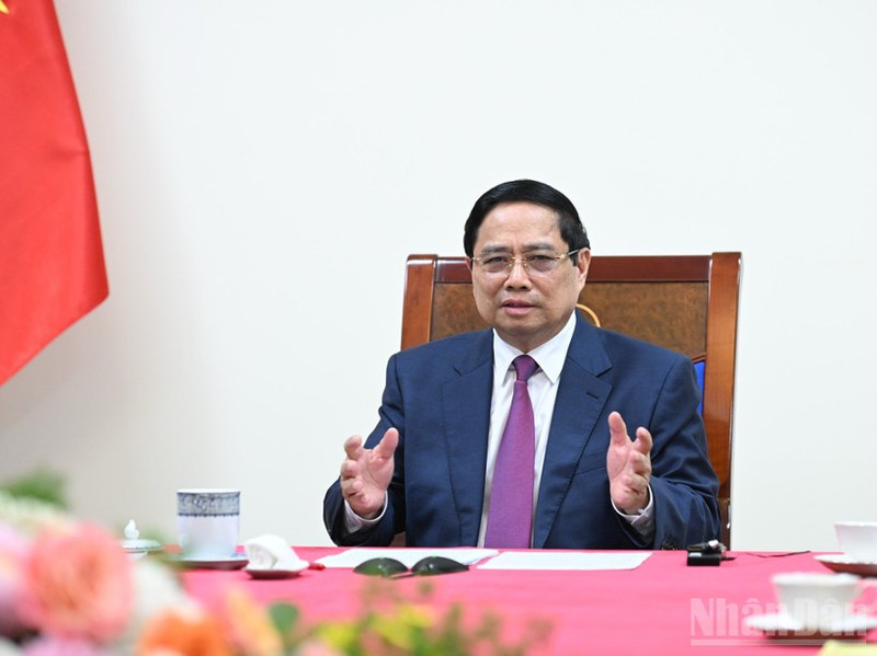 Le Premier ministre vietnamien Pham Minh Chinh s'est entretenu par téléphone avec son homologue cambodgien Hun Manet dans l'après-midi du 15 août, à la demande de la partie cambodgienne. 
