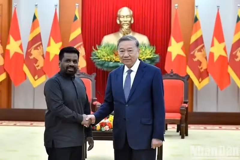 Le secrétaire général du Parti communiste vietnamien, président de la République socialiste du Vietnam, To Lam, a reçu le président sri-lankais Anura Kumara Dissanayake au siège du Comité central du Parti, le 4 mai 2025.