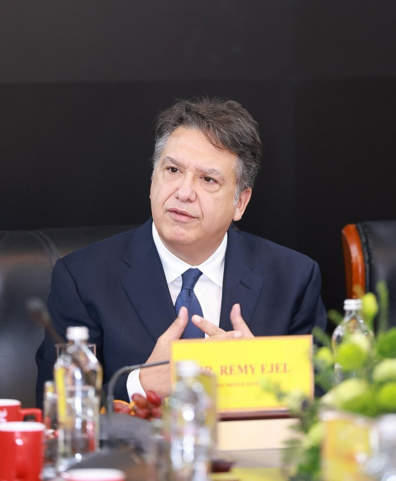 M. Remy Ejel, directeur général de Nestlé Zone AOA, a pris la parole lors de la séance de travail avec le ministère de l'Agriculture et de l'Environnement. Photo: tienphong.vn 