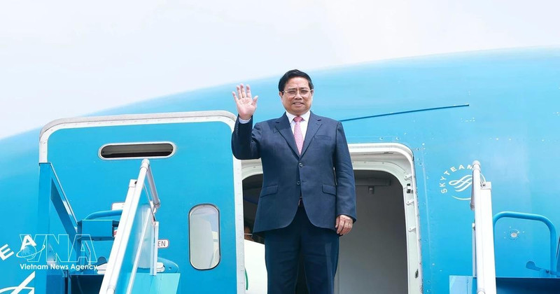 Le Premier ministre Pham Minh Chinh, accompagné d’une délégation vietnamienne de haut rang, a quitté Hanoï, à midi, le 22 mars, pour une visite officielle en Fédération de Russie du 22 au 25 mars. Photo : VNA. 