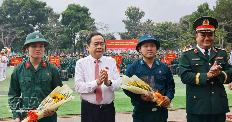 Le président de l'Assemblée nationale, Tran Thanh Man (2e de gauche) à la cérémonie de départ des conscrits de l'année 2026 à Hô Chi Minh-Ville. Photo: VNA 