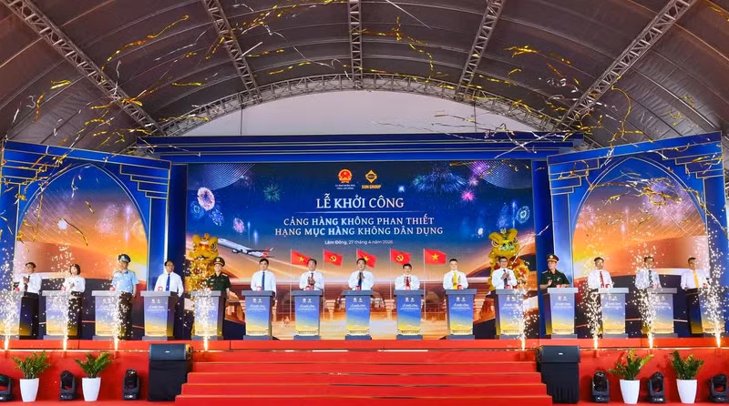 Cérémonie de lancement de la construction de la composante civile de l’aéroport de Phan Thiet. Photo : TP. 