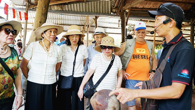 Les villages d’artisanat, les produits locaux et l’écosystème économique rural sont de plus en plus associés au tourisme et à la culture. Photo : Nam Hai.