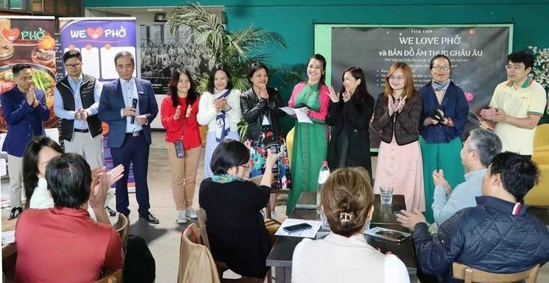 Les membres du "We Love Pho". Photo : VNA. 