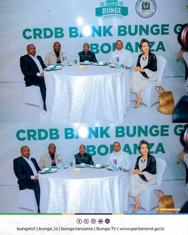 Les participants à l’événement. Au centre, vêtu de noir, le vice-président de l’Assemblée nationale tanzanienne, Daniel Sillo. (Source : Ambassade du Vietnam en Tanzanie)