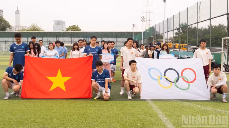 Des étudiants vietnamiens à Pékin et à Tianjin participent à une compétition sportive. Photo : NDEL.