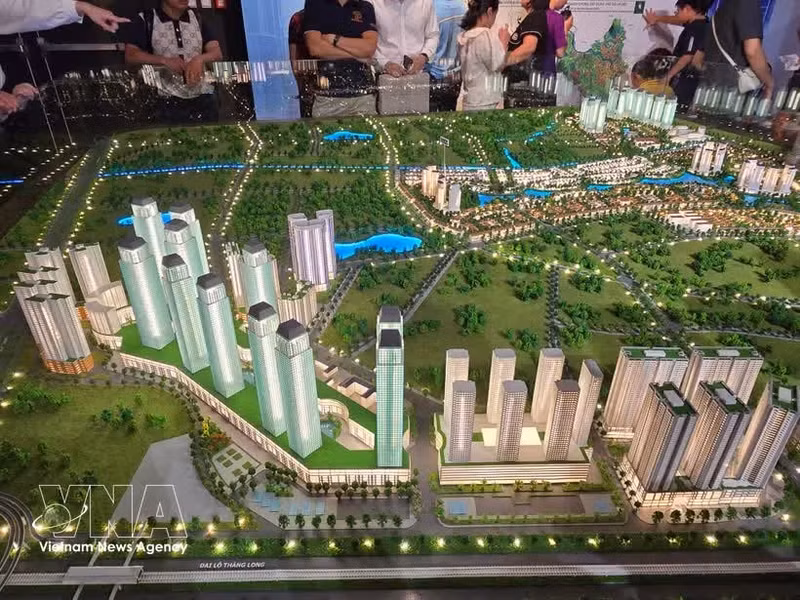Paysage le long du boulevard Thang Long. Le plan directeur repose sur un modèle urbain qualifié de «multi-niveaux, multi-couches, multi-pôles et multi-centres. Photo: VNA 