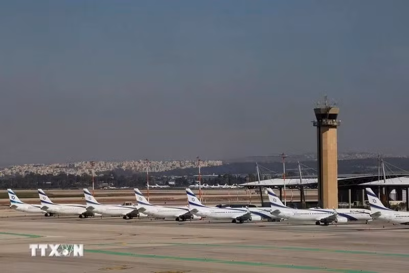 Un avion de la compagnie aérienne israélienne El Al à l’aéroport international Ben Gurion International Airport, près de Tel Aviv (Israël). Photo : Xinhua/VNA. 