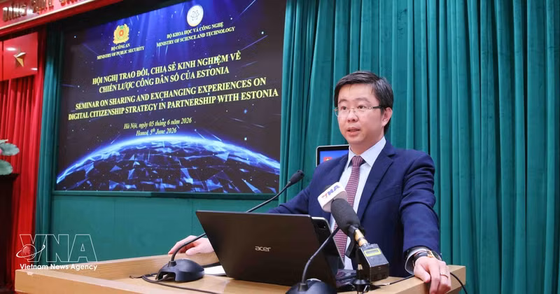 Le vice-ministre des Sciences et des Technologies, Bui Hoang Phuong, s'exprime lors de la conférence. Photo : VNA. 